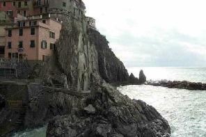 Xtrallusion photo gallery of Italy. Photos, pictures, images and photographs of the Italian Rivieras, the Italian Lakes, the Italian Alps, the Cinque Terre, the Amalfi coast and some of the most beautiful corners of Italy. Plus photos of Italian cities such as Pisa, Milan, Genoa and Rome.